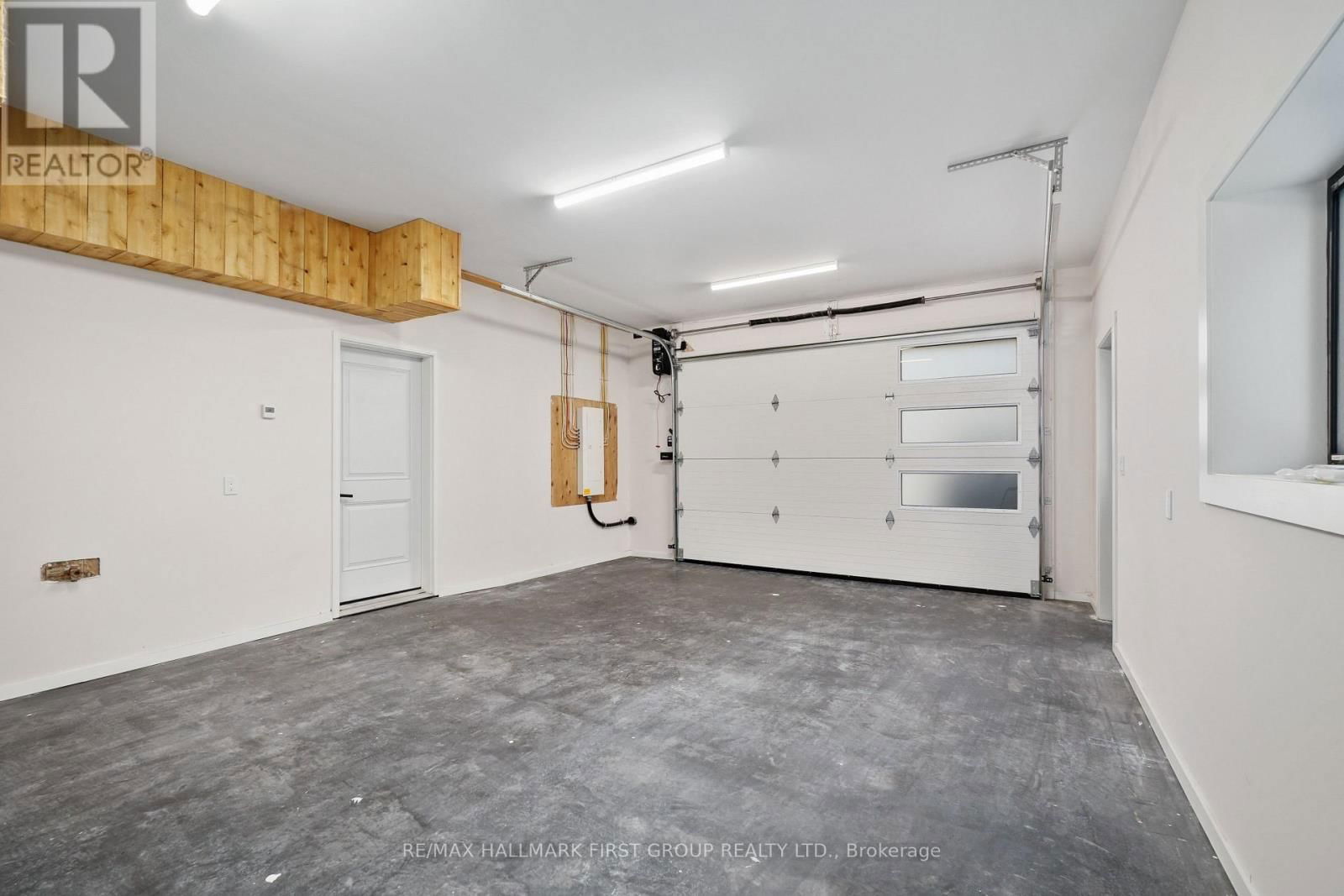 2133 SPRING STREET Image 35