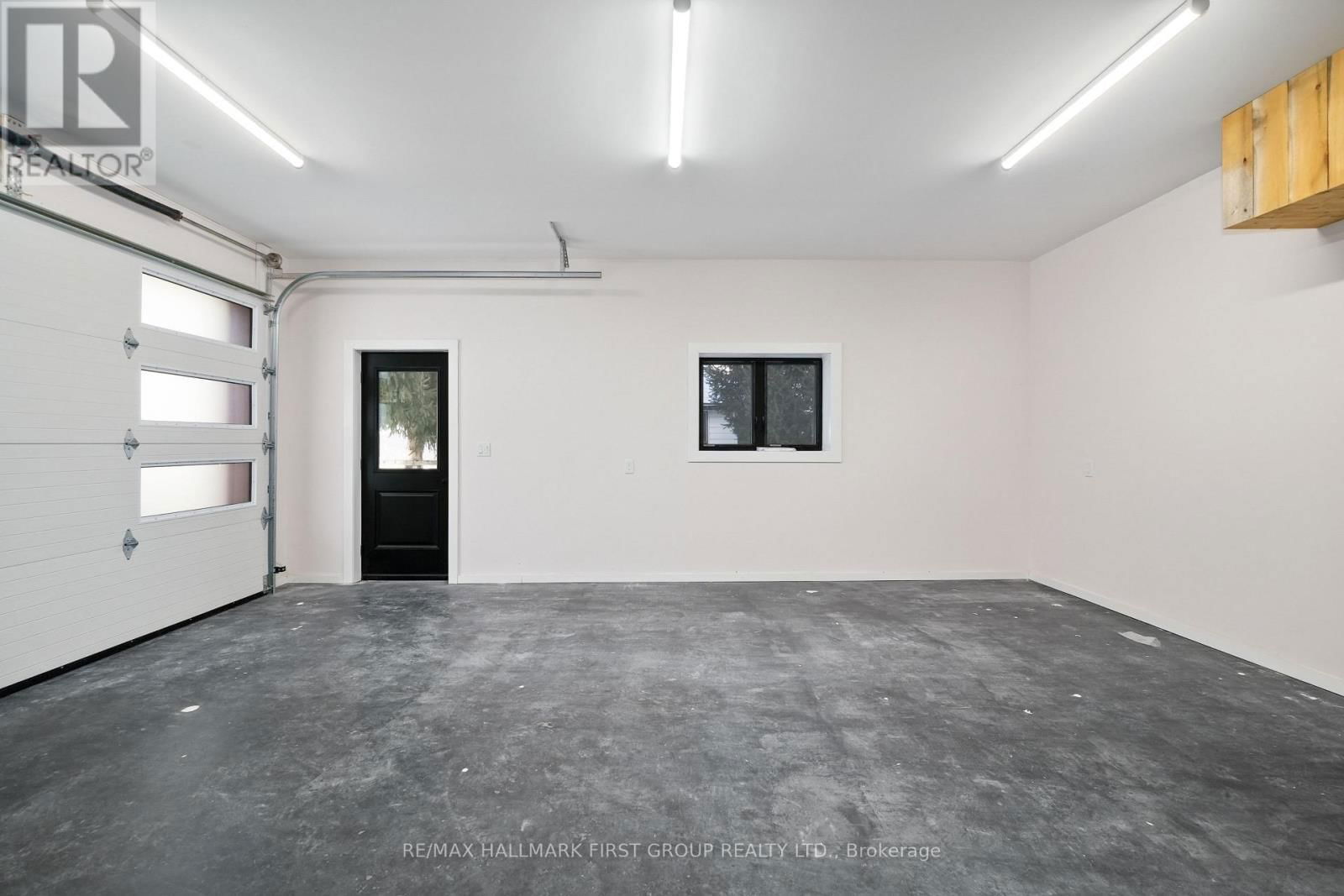 2133 SPRING STREET Image 36