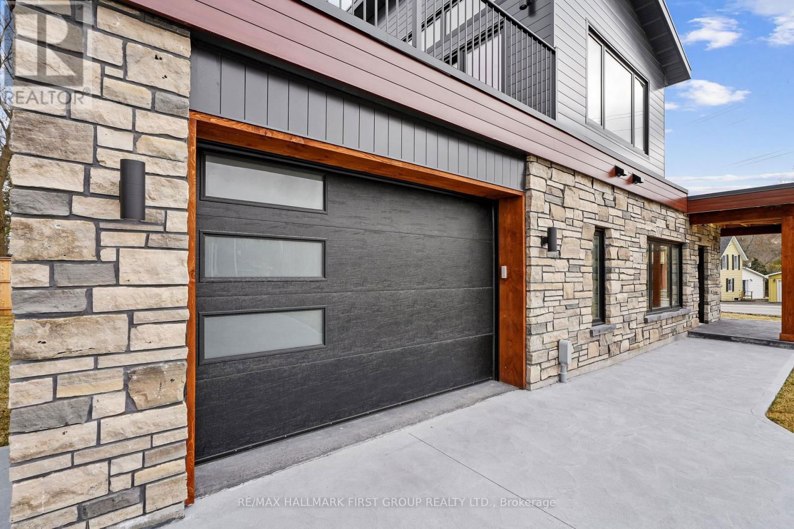 2133 SPRING STREET Image 4