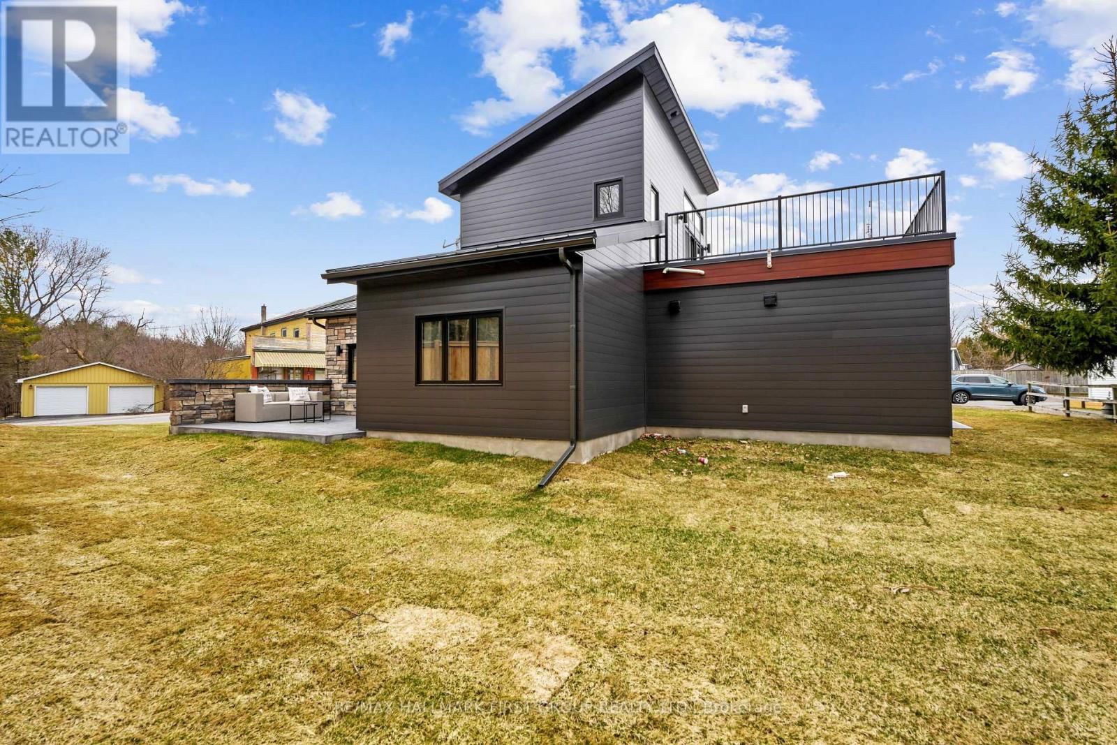 2133 SPRING STREET Image 43