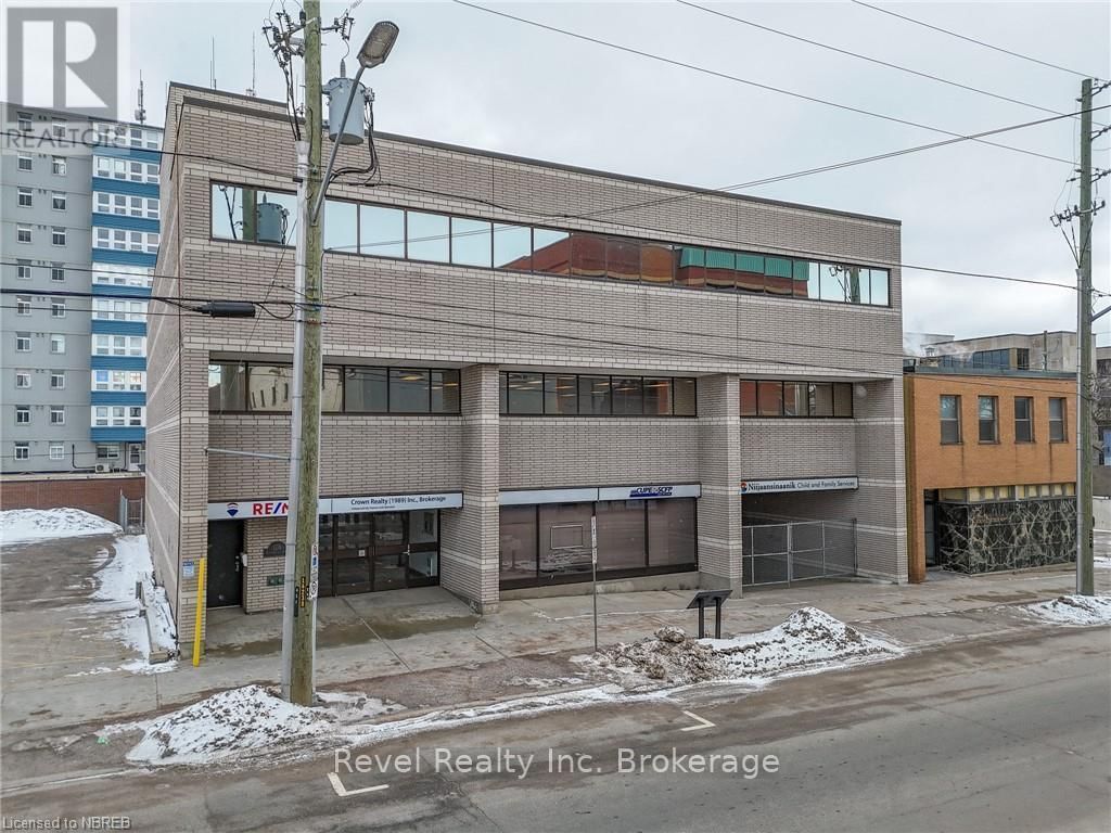 128-134 MCINTYRE STREET W Image 3