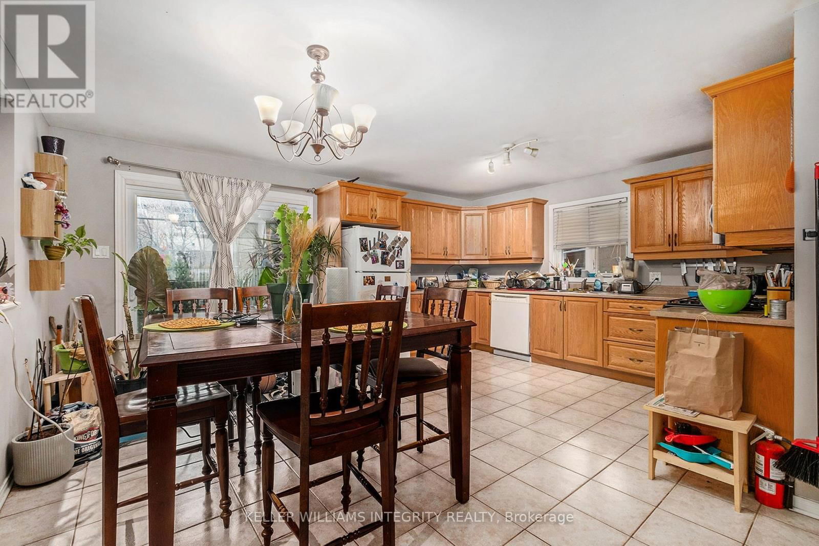 1384 CHATELAIN AVENUE Image 3