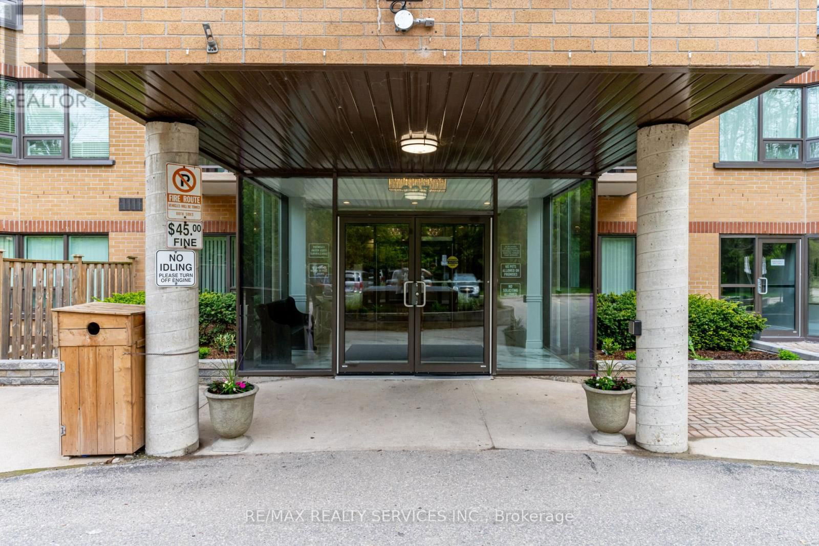 1207 - 237 KING STREET WEST Image 7