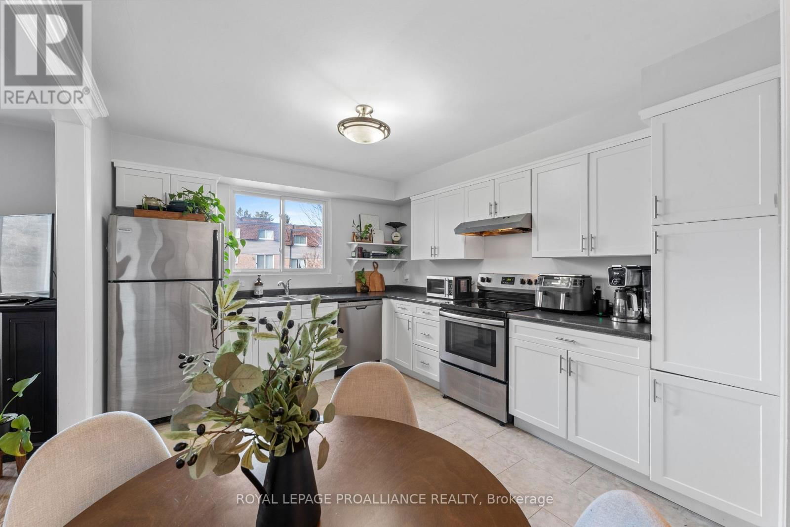 25 - 494 ELGIN STREET W Image 4