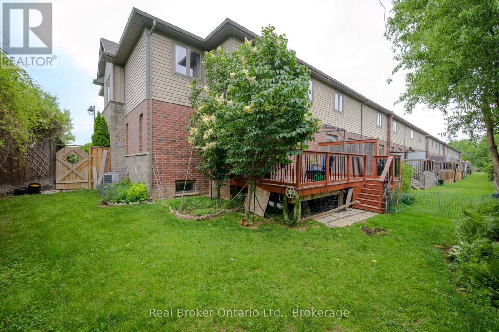 93 SOUTHSHORE CRESCENT Image 32