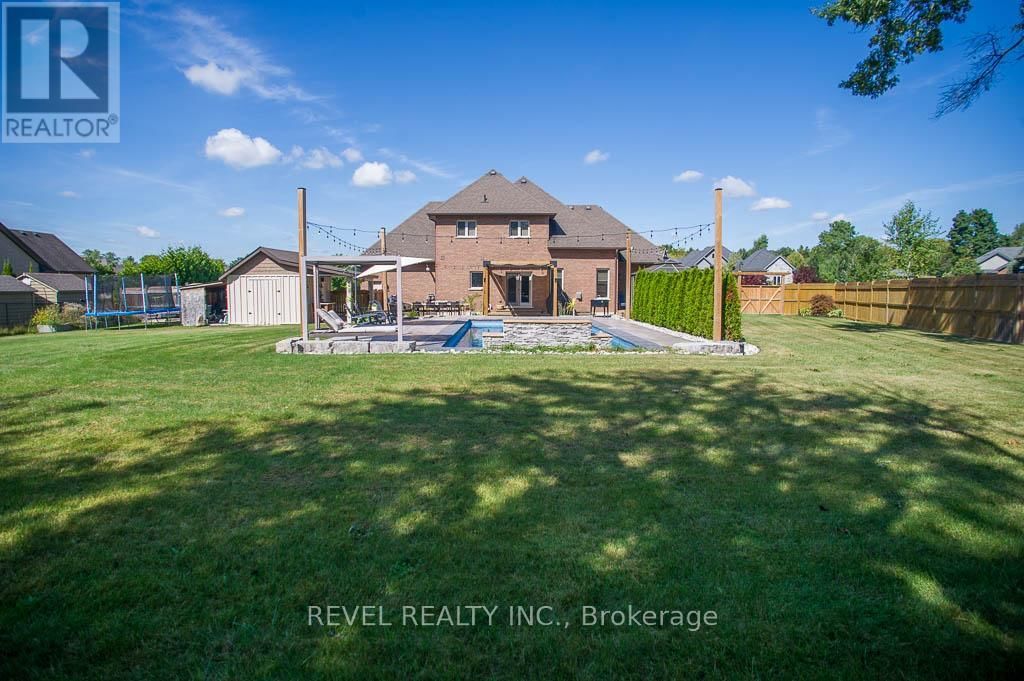 20 WINGROVE WOODS Image 35