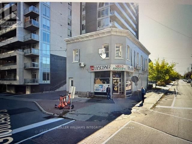 245 BAY STREET E Image 2