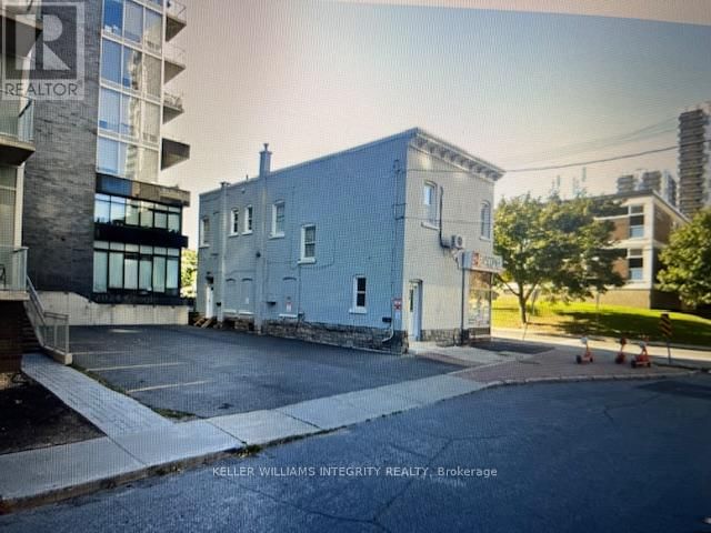 245 BAY STREET E Image 4