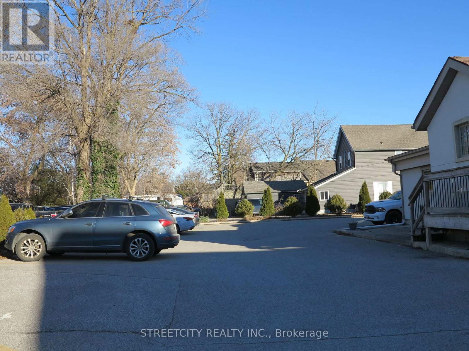 1035 GAINSBOROUGH ROAD NORTH Image 16