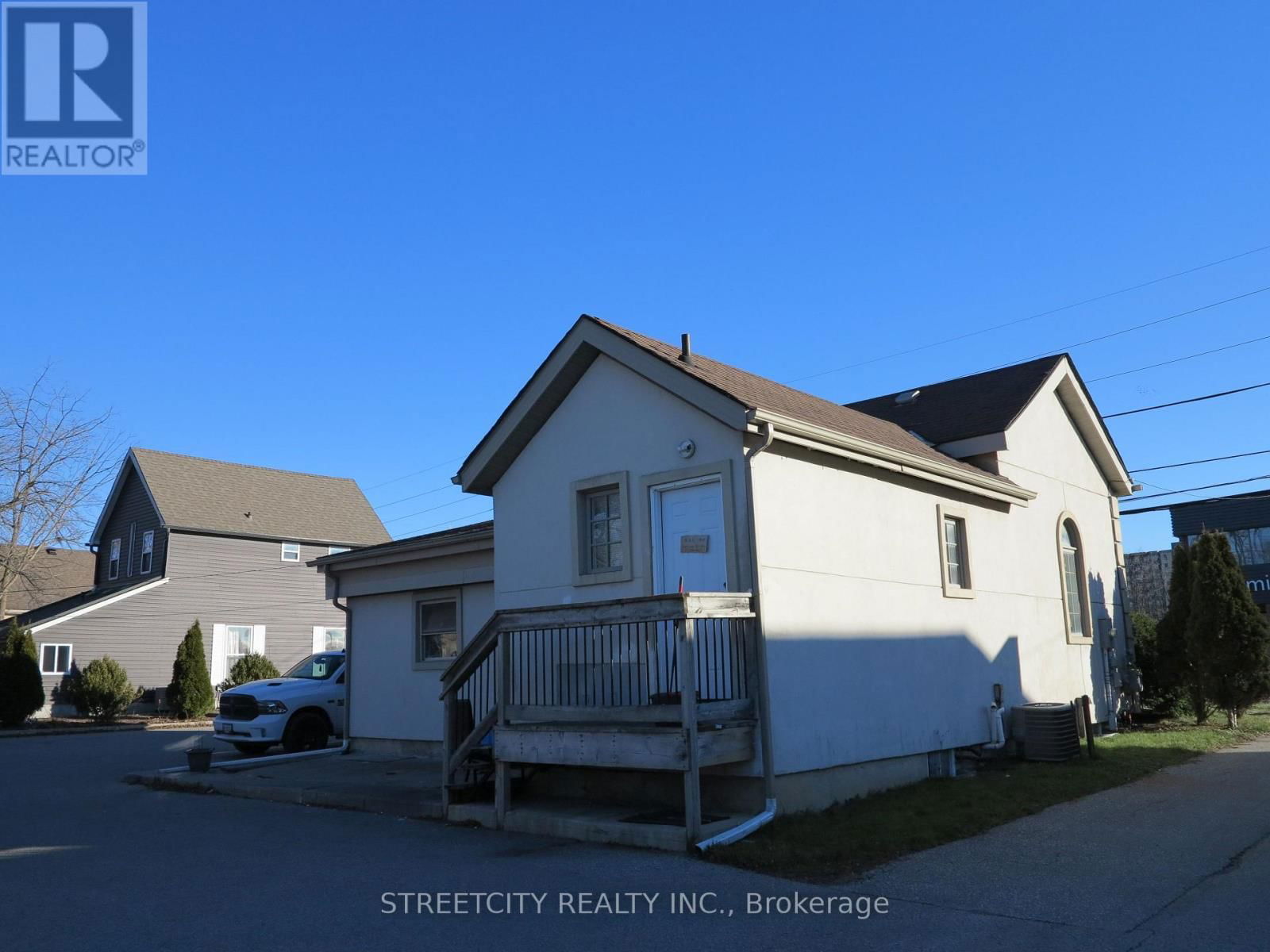1035 GAINSBOROUGH ROAD NORTH Image 17