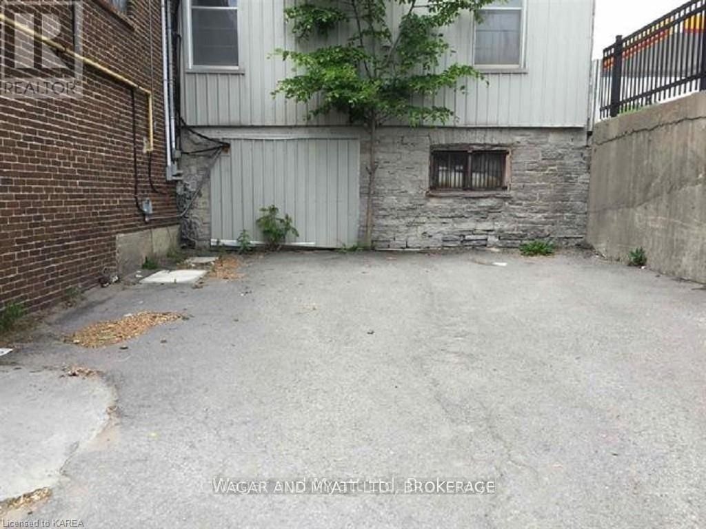 72 - 76 DUNDAS STREET E Image 21