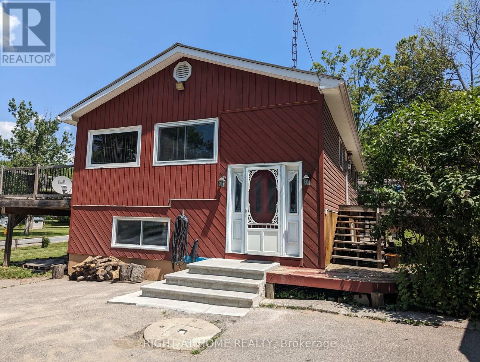 4 LAKESHORE ROAD Image 2