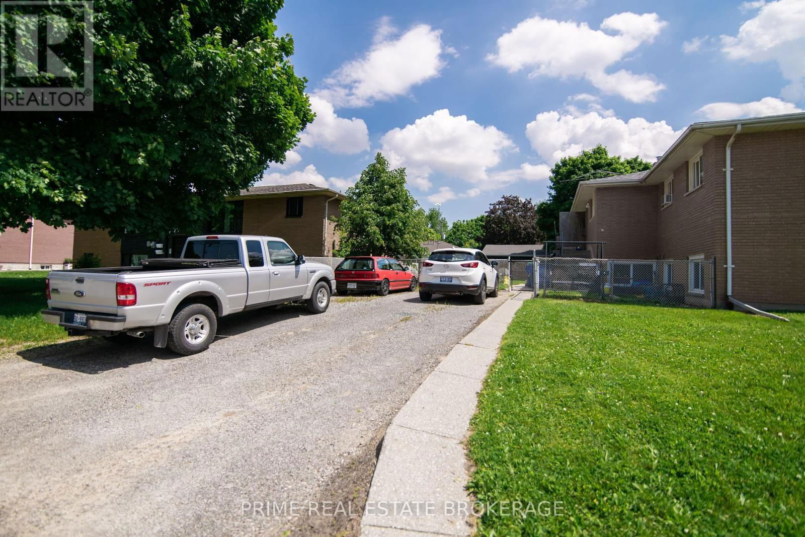 135 SEMENYN AVENUE Image 21