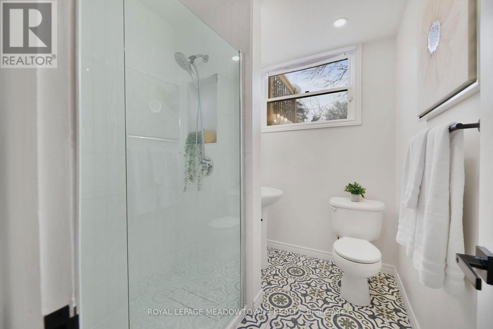 59 GLENROY COURT Image 33