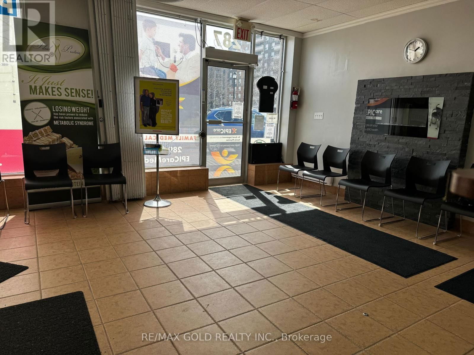 #4 - 287 DUNDAS STREET E Image 9