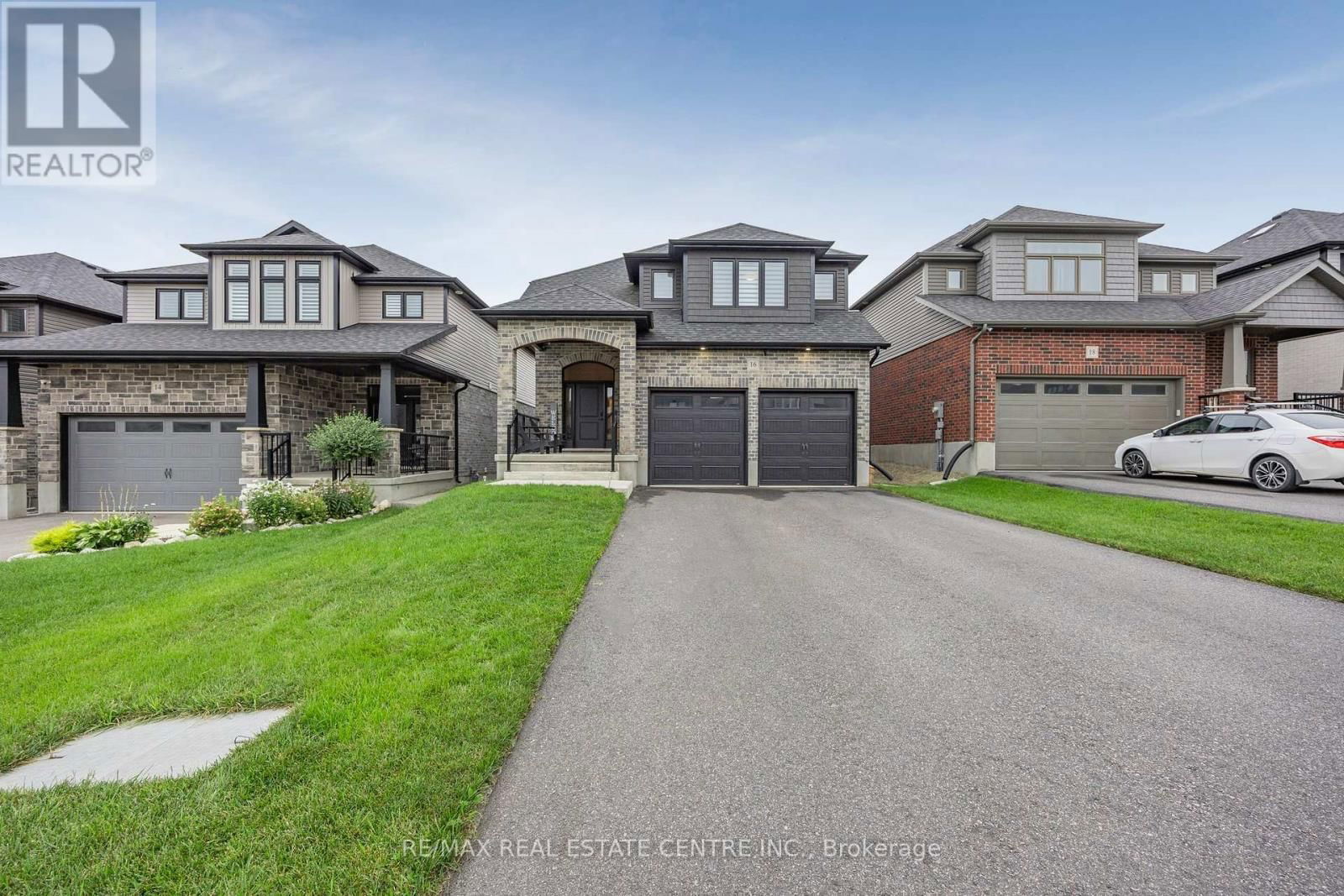 16 TINDALL CRESCENT Image 3