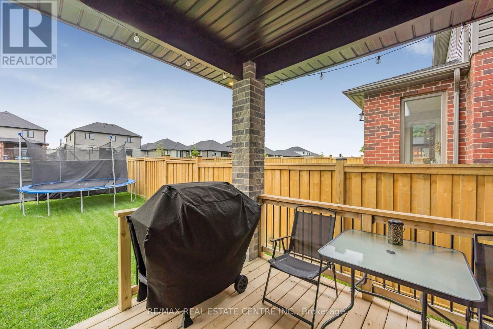 16 TINDALL CRESCENT Image 32