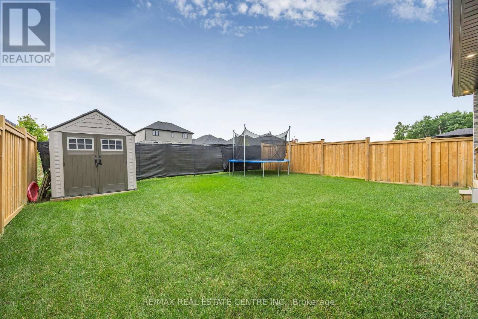 16 TINDALL CRESCENT Image 34