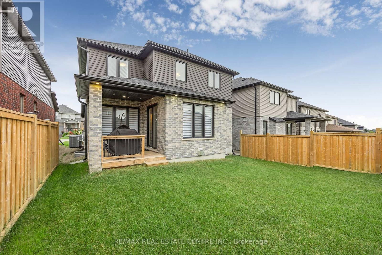 16 TINDALL CRESCENT Image 36