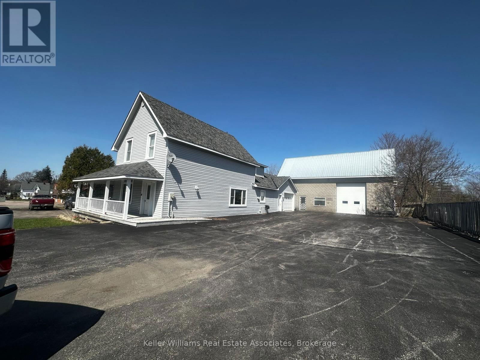 860 MUSKOKA ROAD SOUTH Image 1