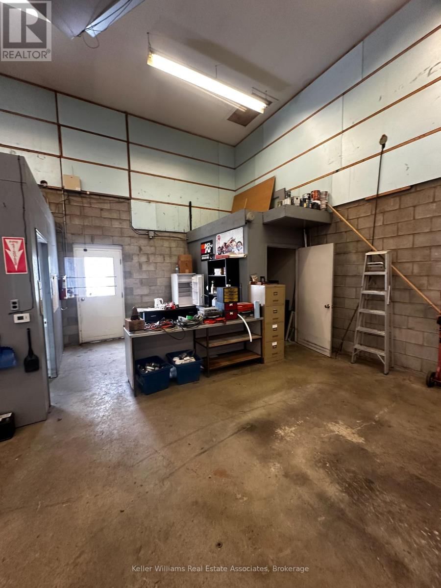 860 MUSKOKA ROAD SOUTH Image 38