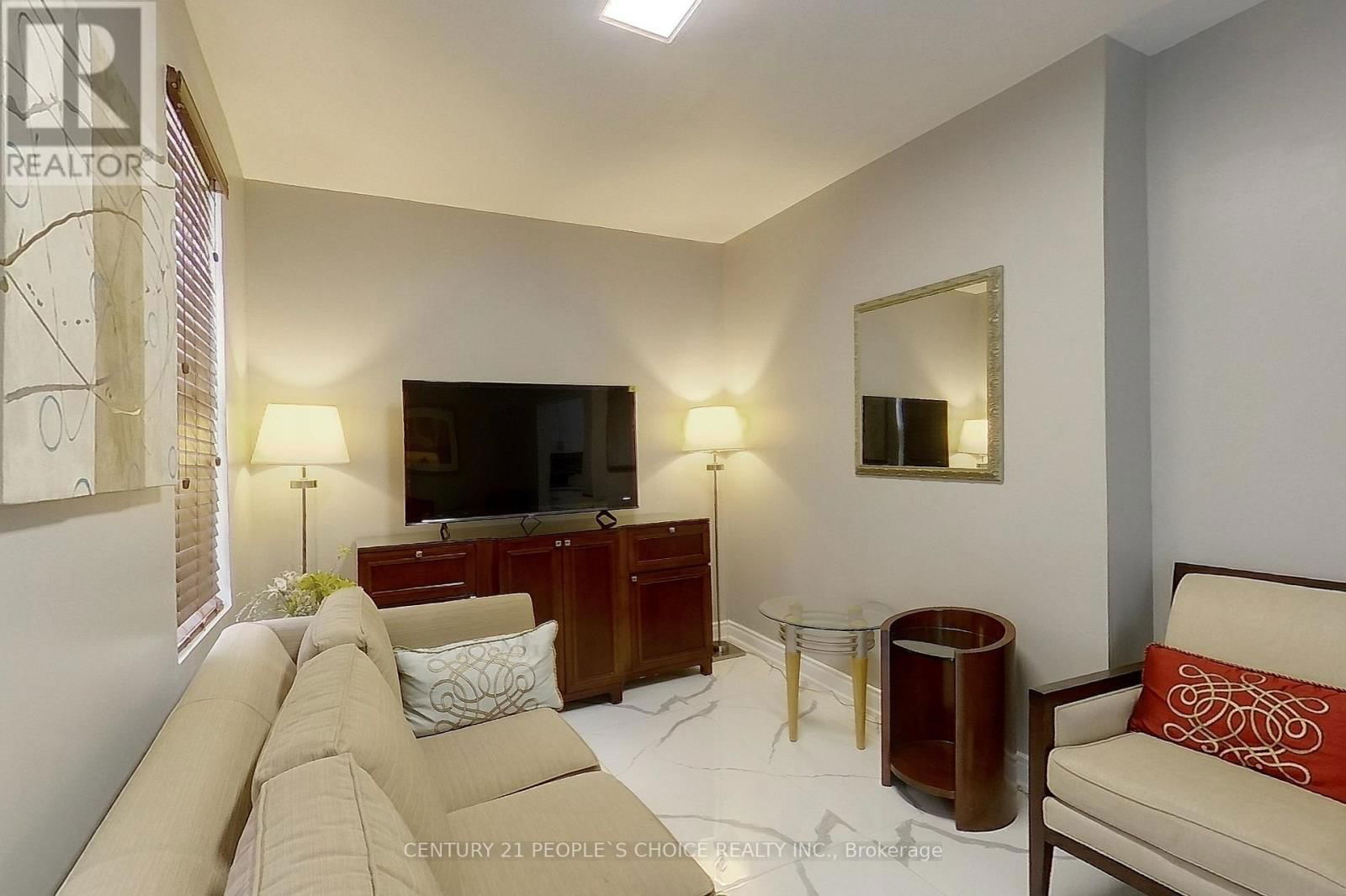 12 BARRIE LANE Image 8