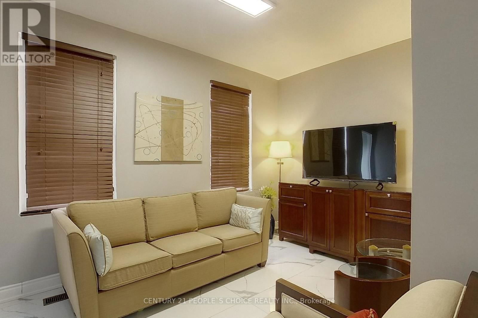 12 BARRIE LANE Image 9