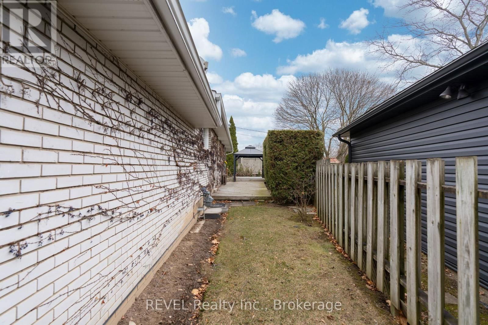 237 RIVERVIEW BOULEVARD Image 37