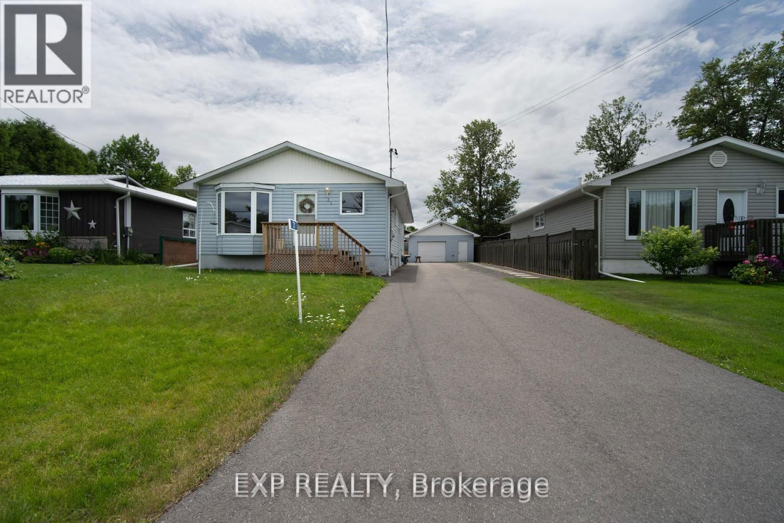 31 SPRUCE DRIVE Image 1