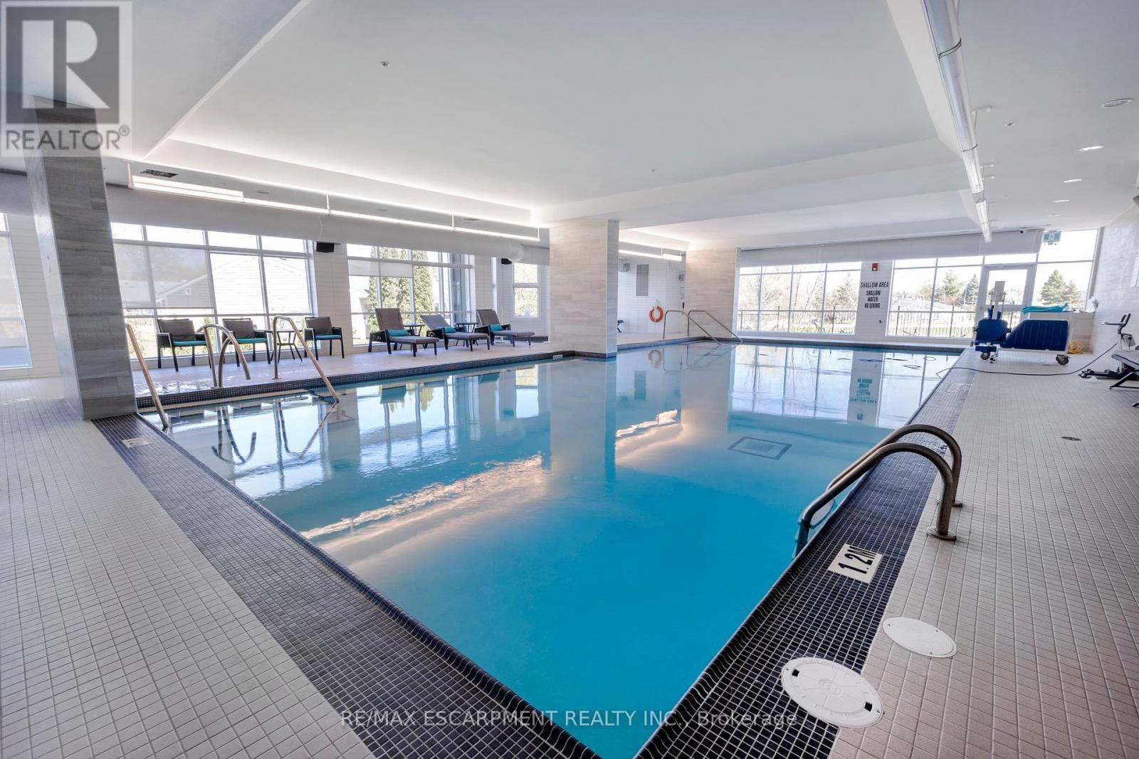54 SZOLLOSY CIRCLE Image 2