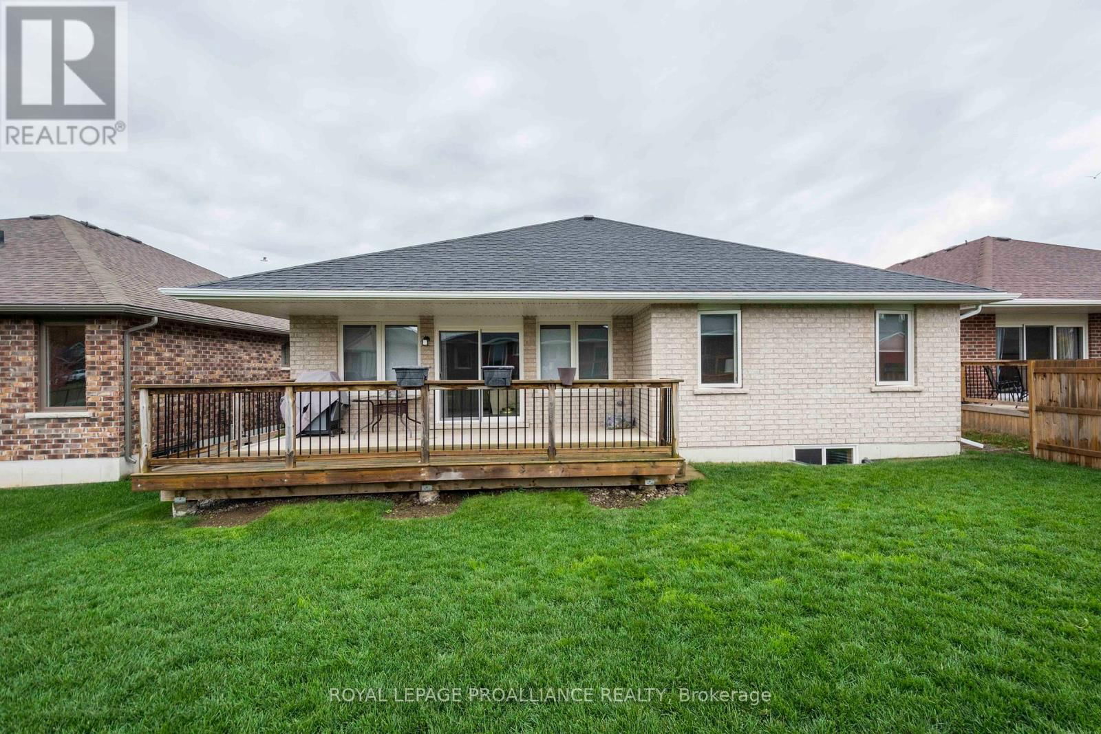 8 CREWS CRESCENT Image 24