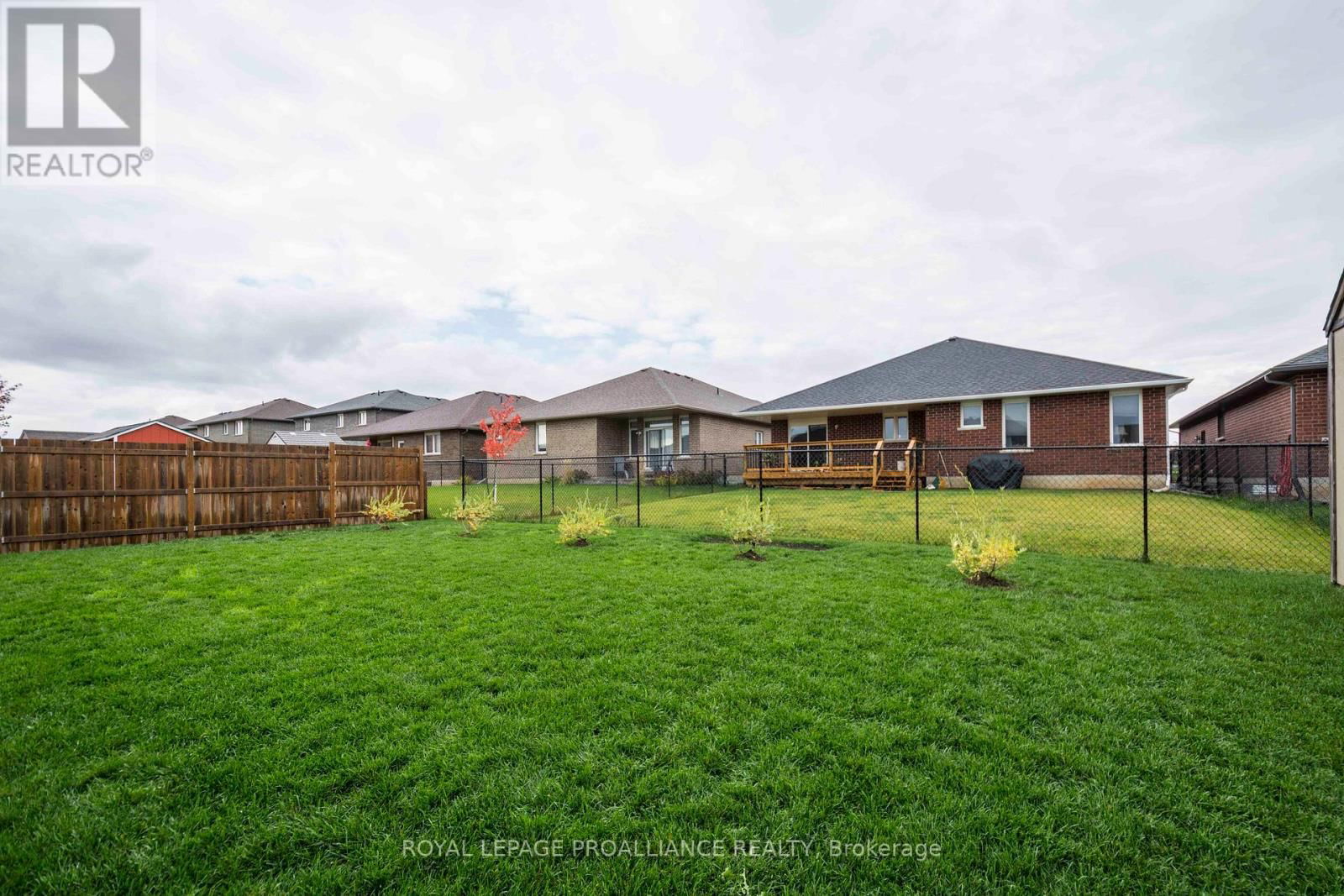 8 CREWS CRESCENT Image 27