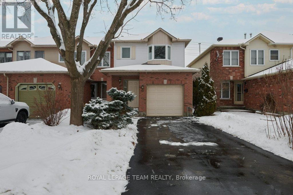 47 GRENADIER WAY Image 1