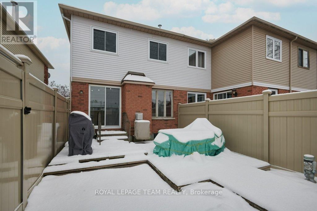 47 GRENADIER WAY Image 31