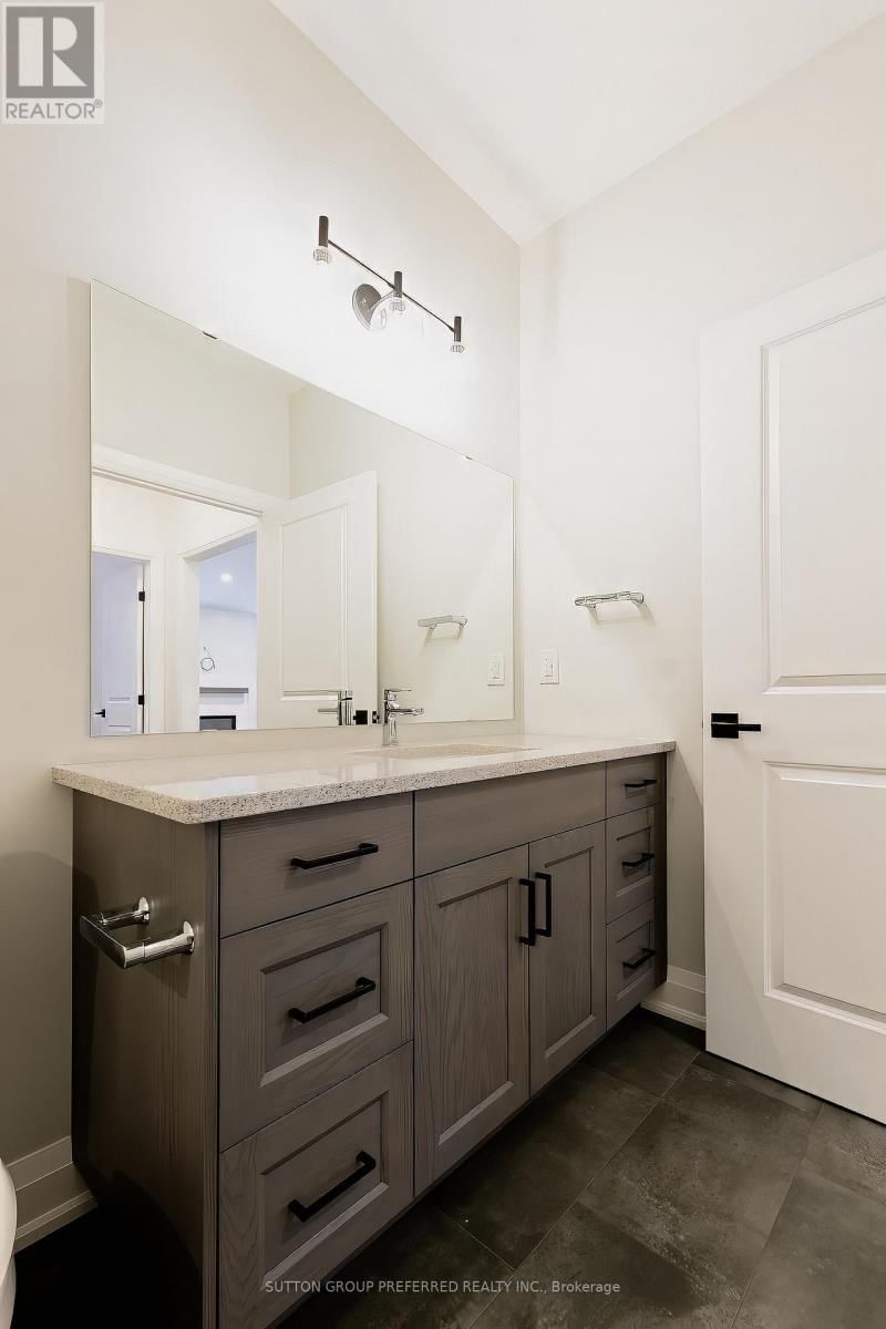 16 - 175 GLENGARIFF DRIVE Image 13