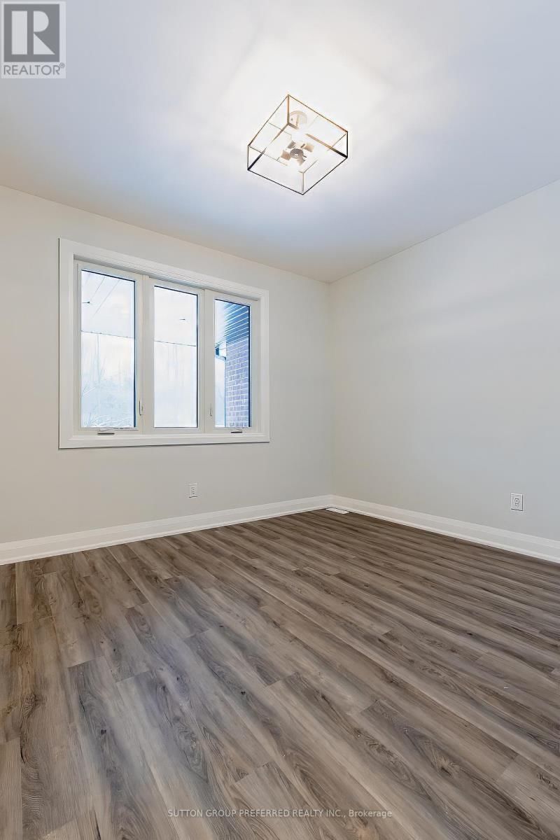 16 - 175 GLENGARIFF DRIVE Image 5