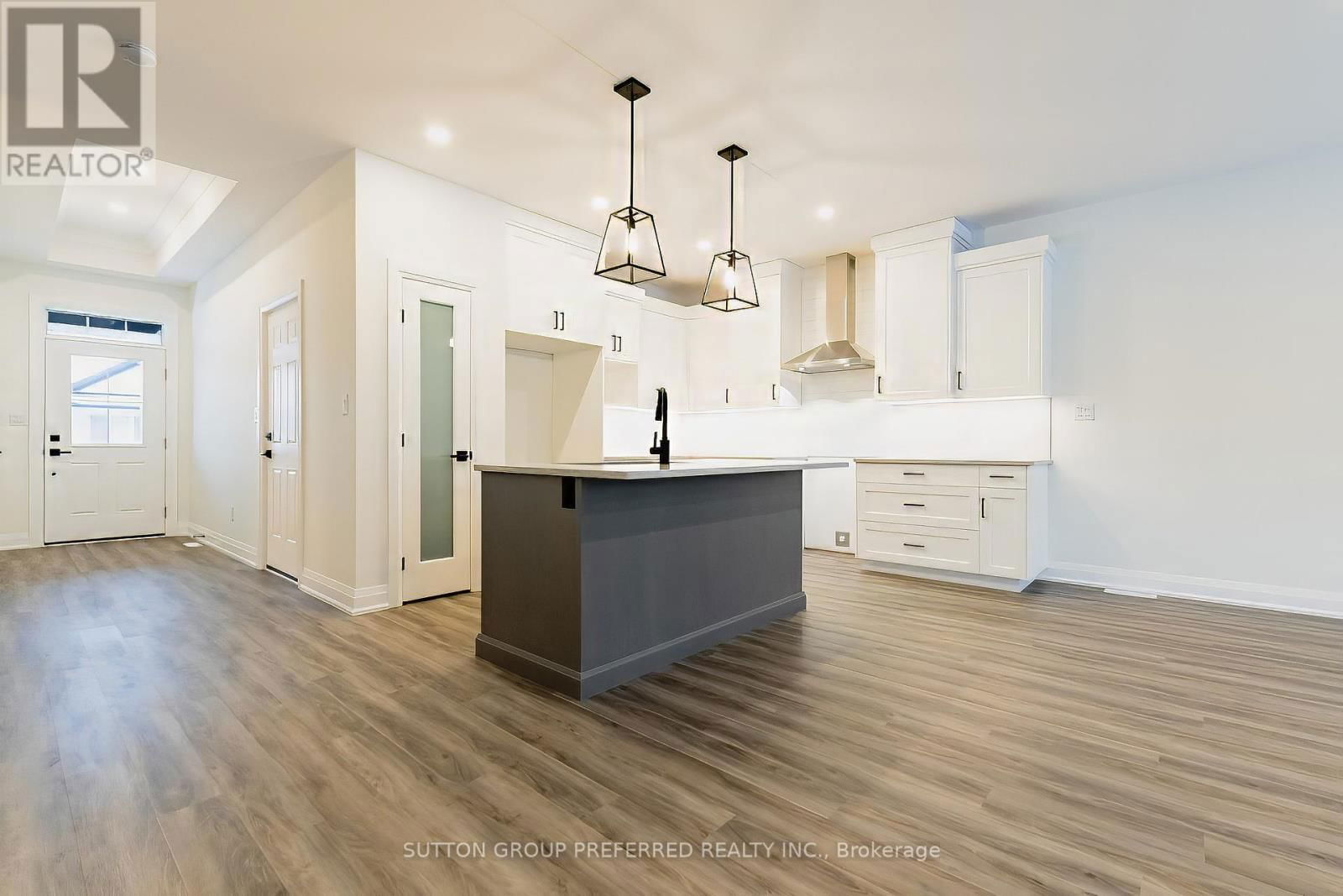 16 - 175 GLENGARIFF DRIVE Image 6