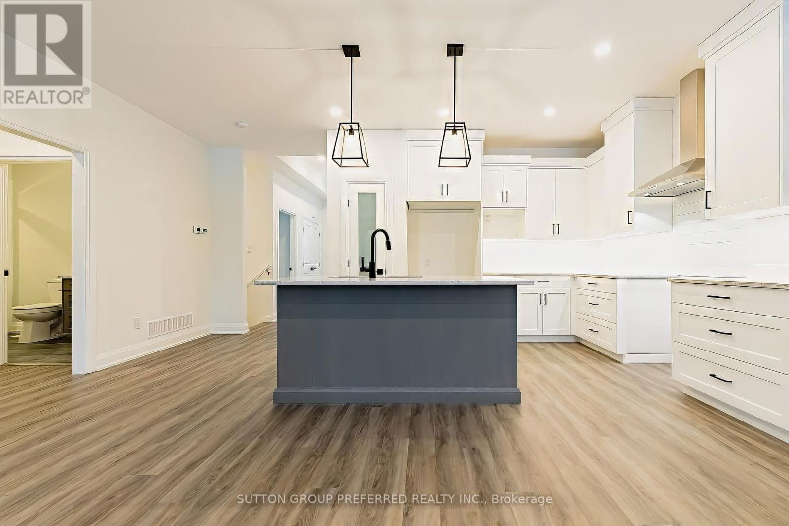 16 - 175 GLENGARIFF DRIVE Image 9