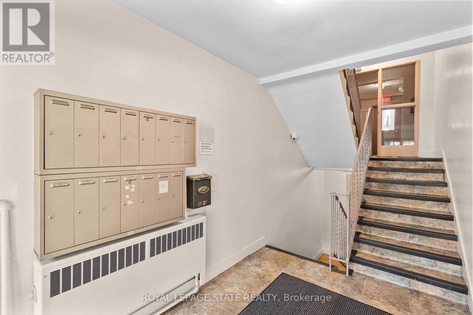 14 - 227 MACNAB STREET S Image 30