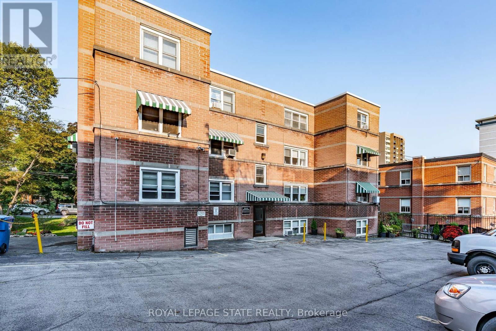 14 - 227 MACNAB STREET S Image 33