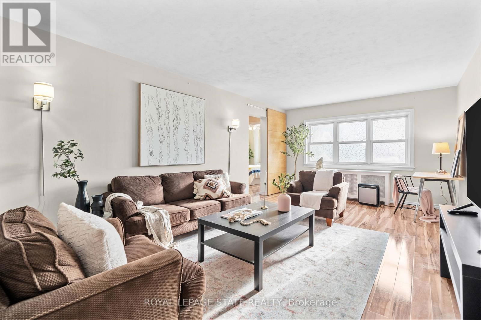 14 - 227 MACNAB STREET S Image 5