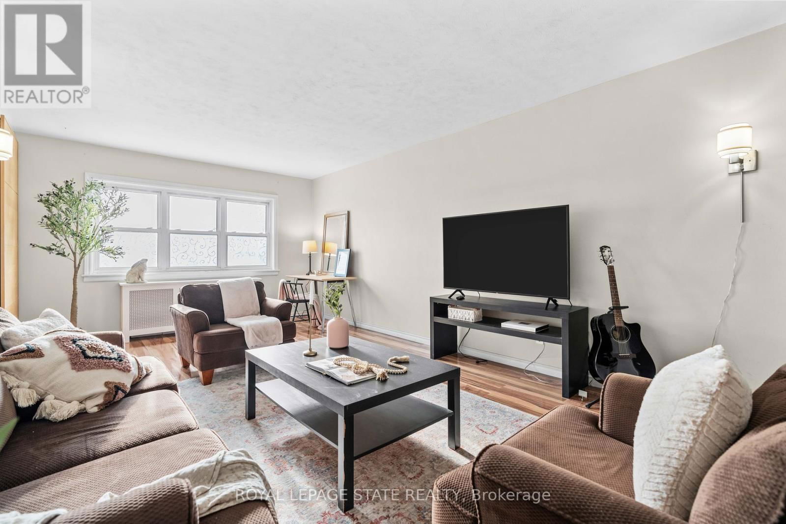 14 - 227 MACNAB STREET S Image 6