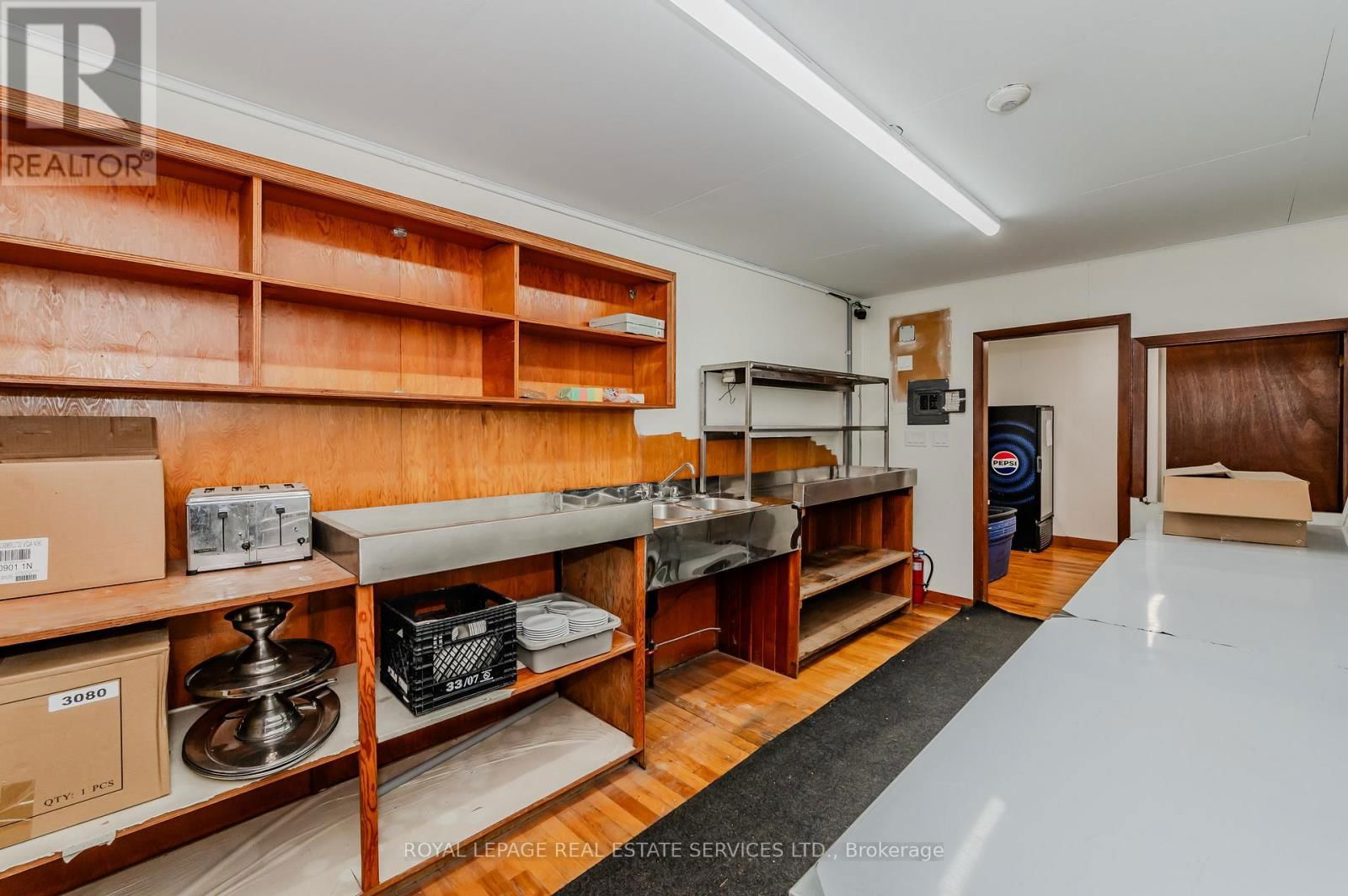 32 ARTHUR STREET S Image 9