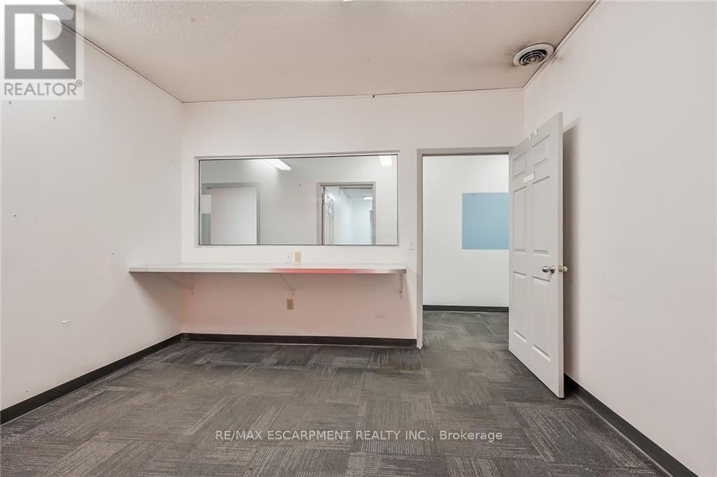 54 CENTENNIAL PARKWAY NORTH Image 35