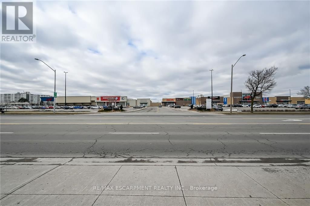 54 CENTENNIAL PARKWAY NORTH Image 38