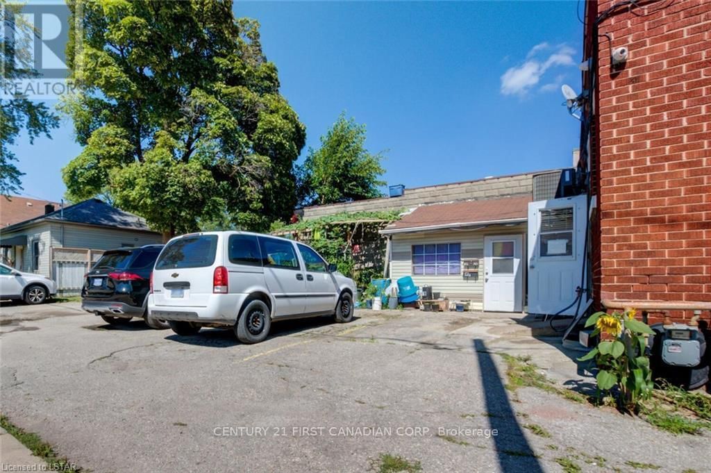 1066 DUNDAS STREET E Image 25