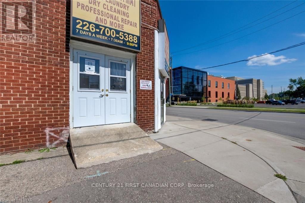 1066 DUNDAS STREET E Image 4