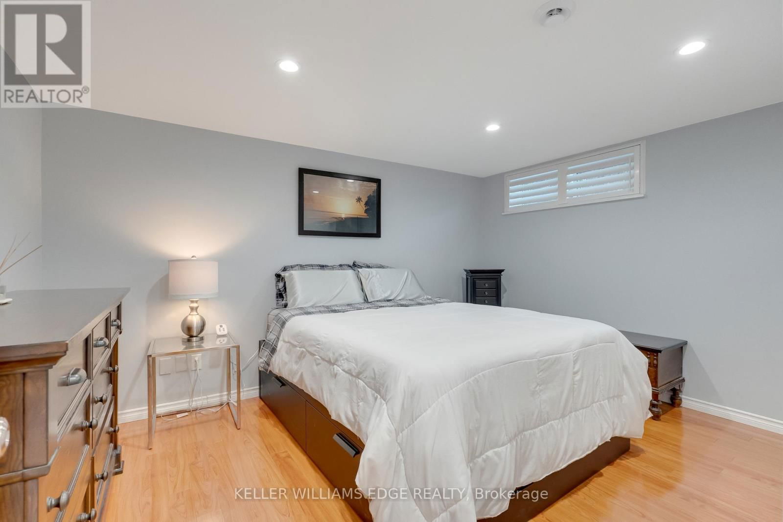 15 LAURENDALE AVENUE Image 33