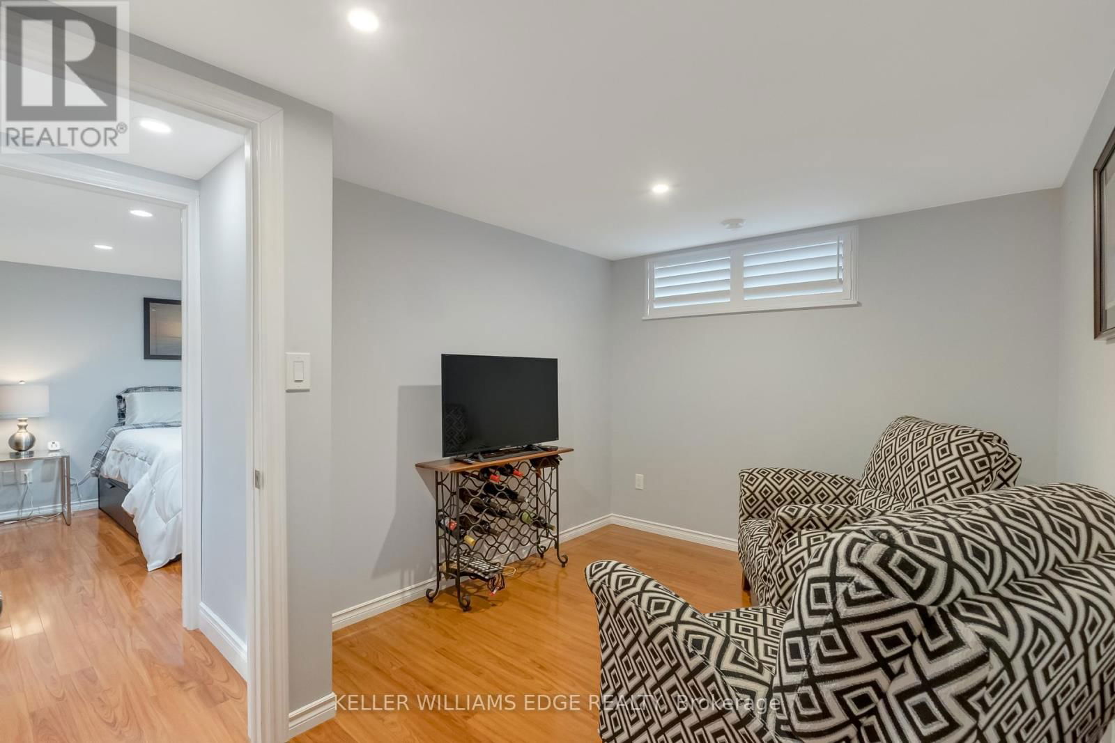 15 LAURENDALE AVENUE Image 34