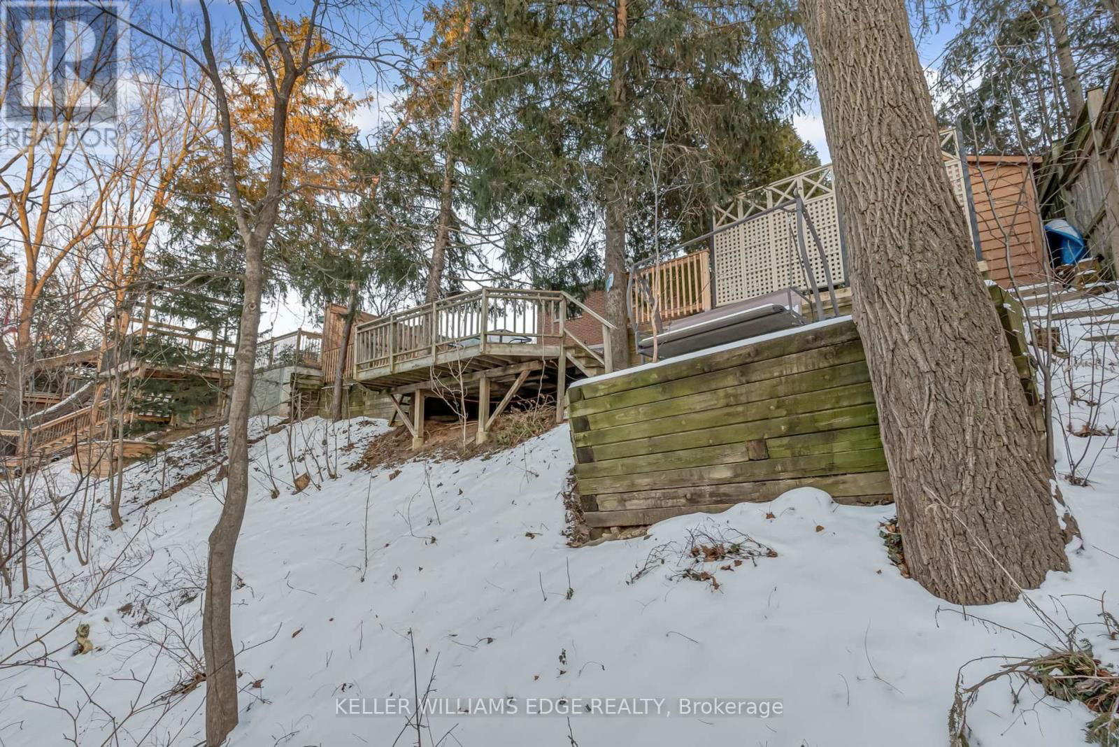 15 LAURENDALE AVENUE Image 39